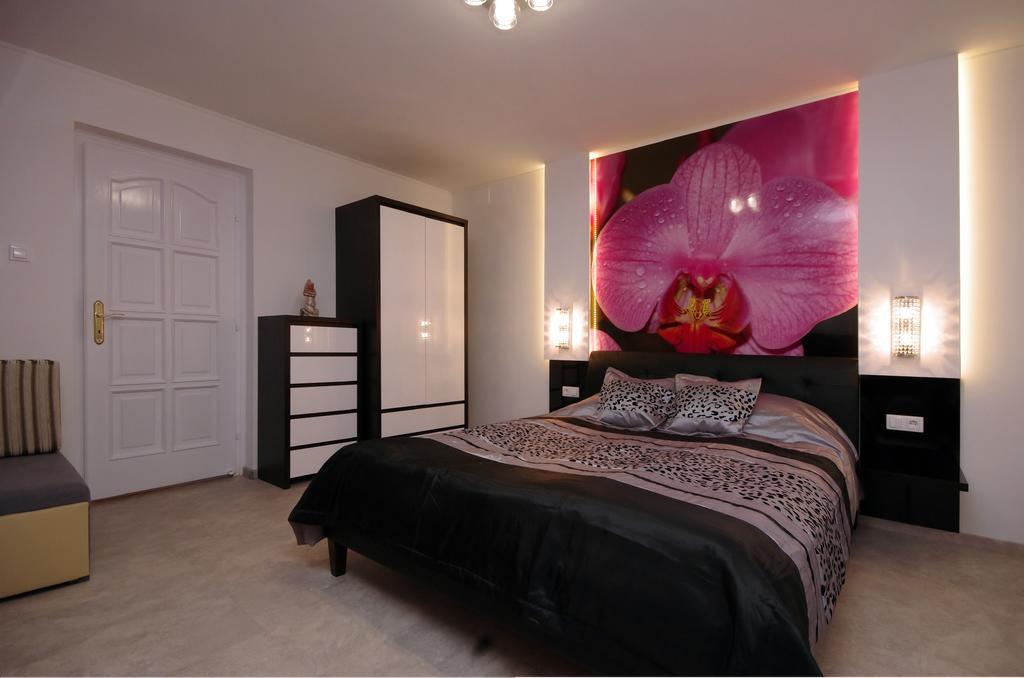 Regina Delux Apartman غيولا المظهر الخارجي الصورة
