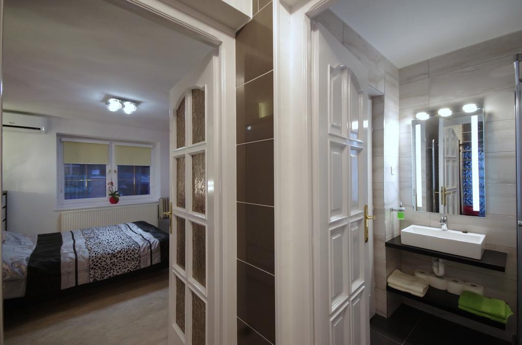 Regina Delux Apartman غيولا المظهر الخارجي الصورة