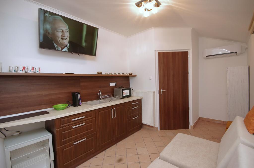 Regina Delux Apartman غيولا المظهر الخارجي الصورة