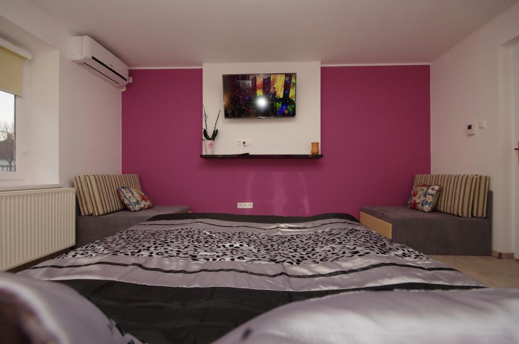 Regina Delux Apartman غيولا المظهر الخارجي الصورة