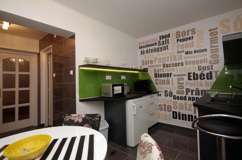 Regina Delux Apartman غيولا المظهر الخارجي الصورة