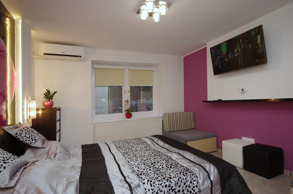 Regina Delux Apartman غيولا المظهر الخارجي الصورة