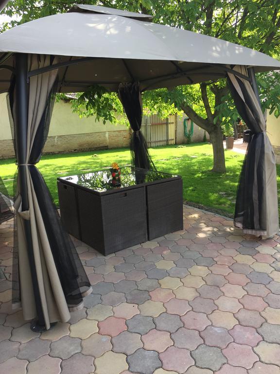 Regina Delux Apartman غيولا المظهر الخارجي الصورة