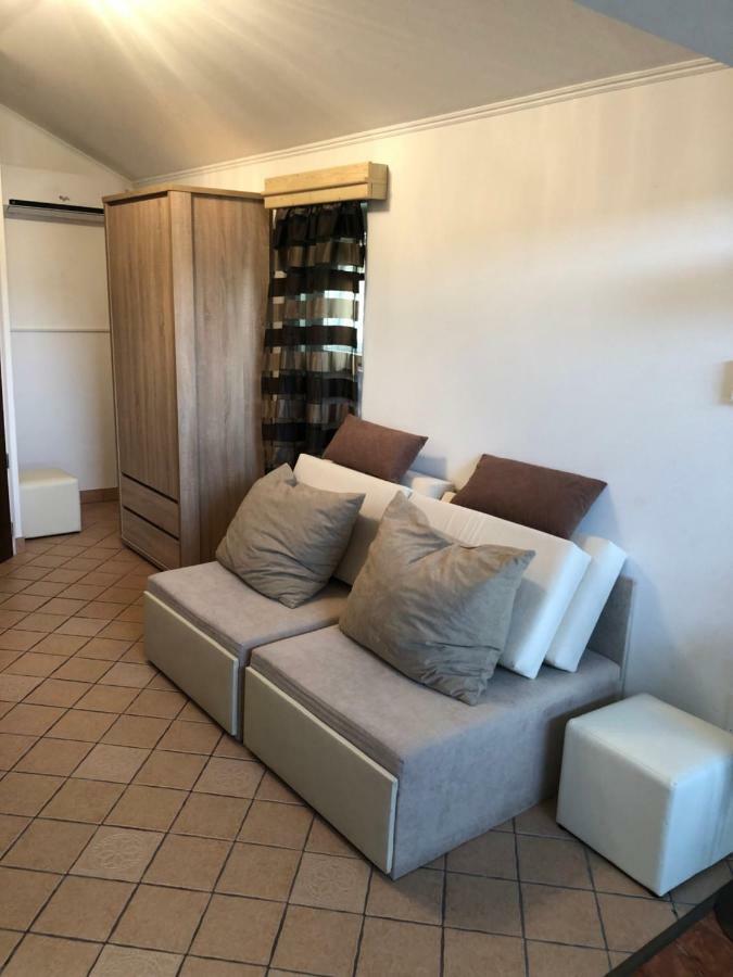 Regina Delux Apartman غيولا المظهر الخارجي الصورة