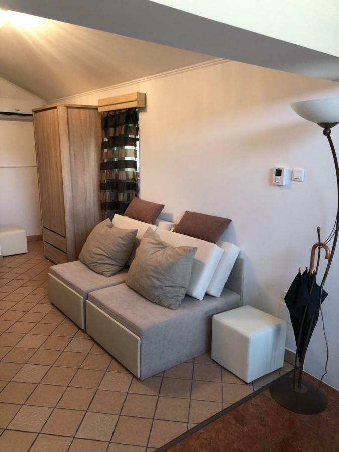 Regina Delux Apartman غيولا المظهر الخارجي الصورة